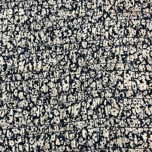 NWOT Old Navy Women’s Smocked Crop Fitted Small Blue White Spring Summer top - Picture 3 of 6